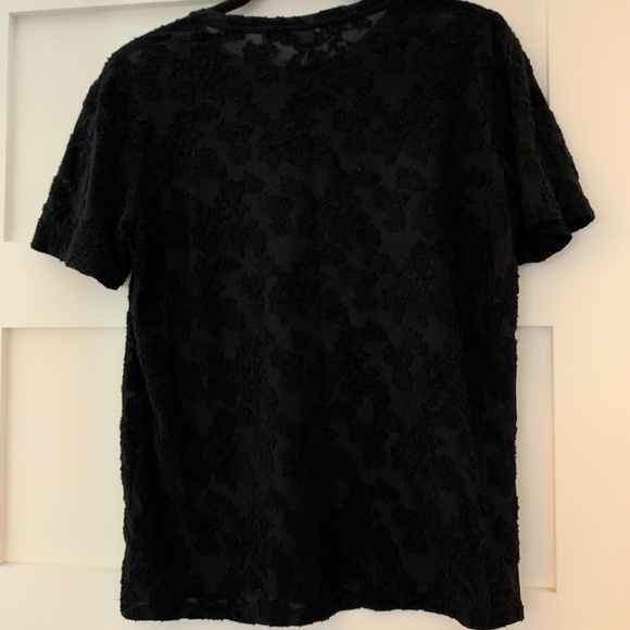 Black top with floral velvet details - Picture 3 of 3